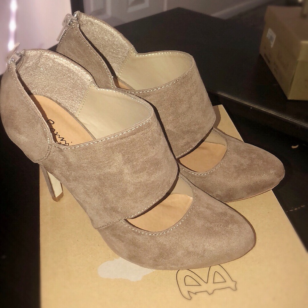 Bonnibel Heels in Taupe